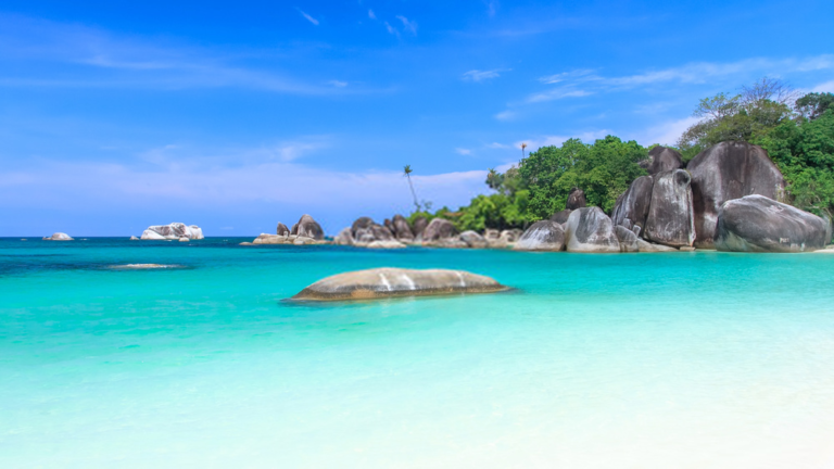 9 Tempat Wisata di Belitung 2019 Paling Hits dan