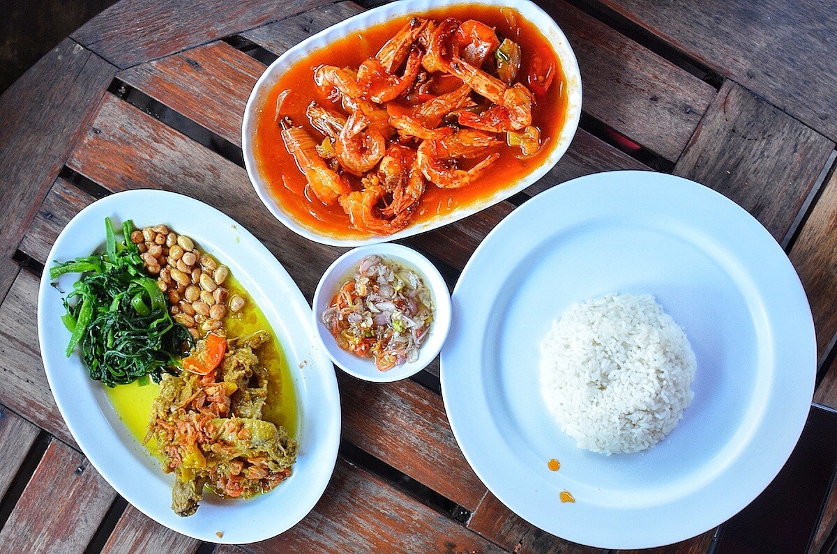 Referensi dan Rekomendasi Tempat Wisata di Indonesia: Tempat Makan di Kuta Bali (Ayam Plengkung Resto Kuta Bali)