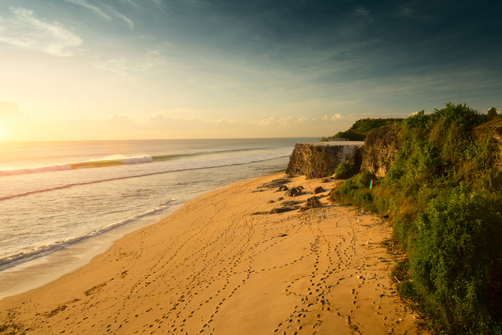 Referensi Tempat Wisata di Indonesia | Keindahan Pasir Putih di Pantai Dreamland Bali