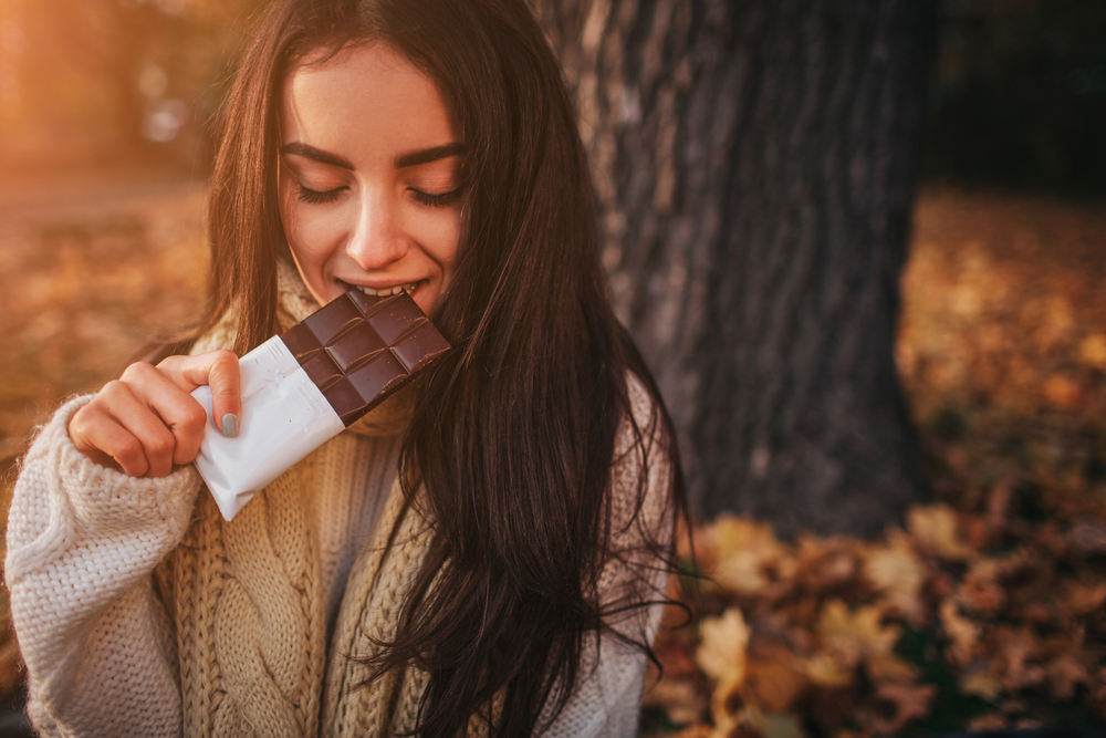 Makan Cokelat saat liburan di Musim Dingin